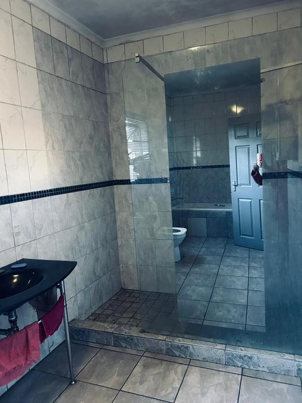 4 Bedroom Property for Sale in Malibu Village Western Cape